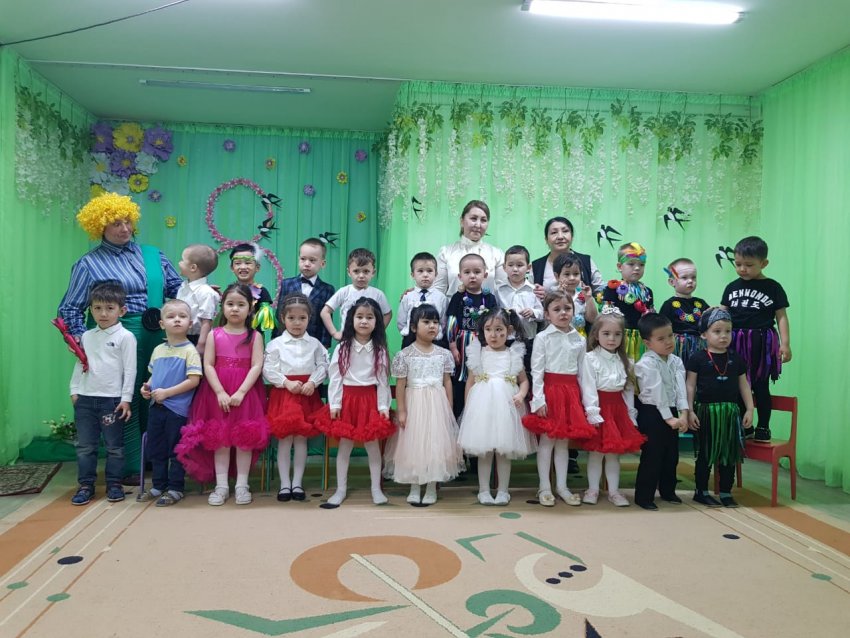 Лучших мам на свете поздравляют дети