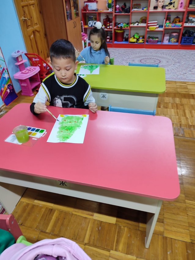 Рисование "Нарядим елку" Предшкольная группа